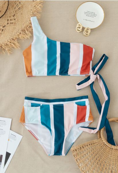 Conjunto de bikini con un solo hombro y lazo a rayas color block