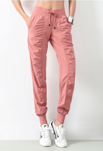 Joggers con detalle fruncido en la cintura con cordón en rosa polvoriento