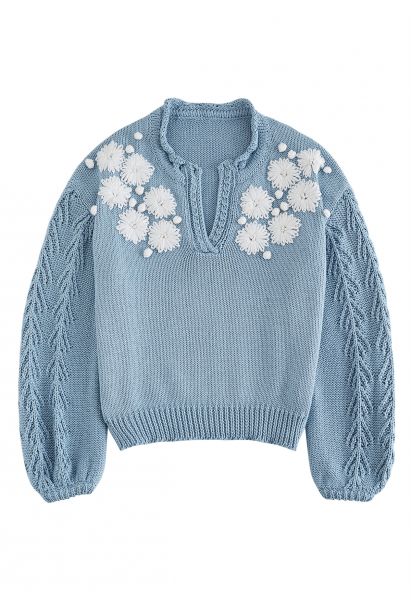 Suéter de punto con cuello en V y puntadas florales de Blooming Passion en azul