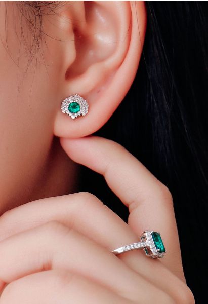 Aretes de botón con decoración de diamantes y gemas de esmeralda