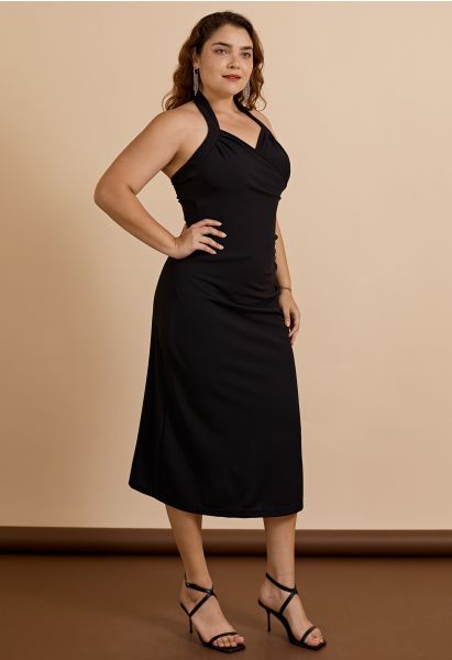 VESTIDO ENVOLVENTE CON CUELLO HALTER EN NEGRO