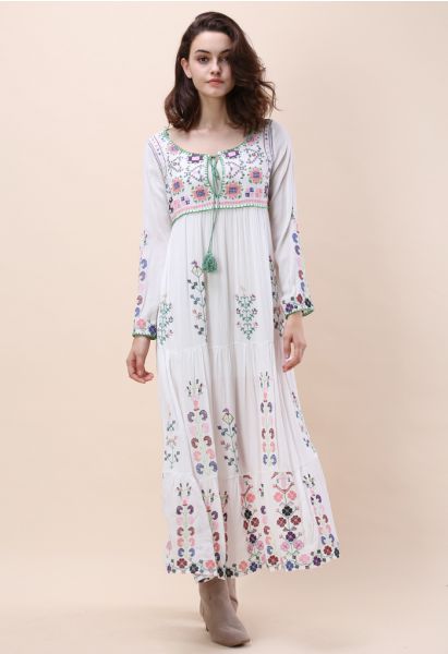 Maxi Vestido Blanco con Bordado Floral