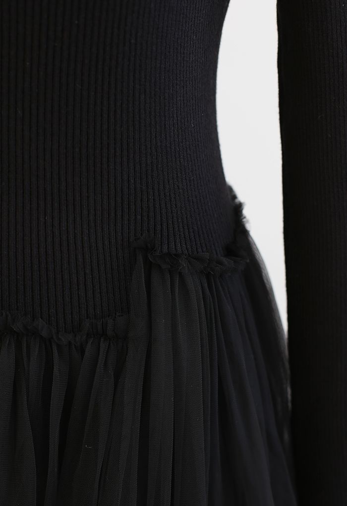 Vestido de malla en capas asimétricas con empalme de punto en negro