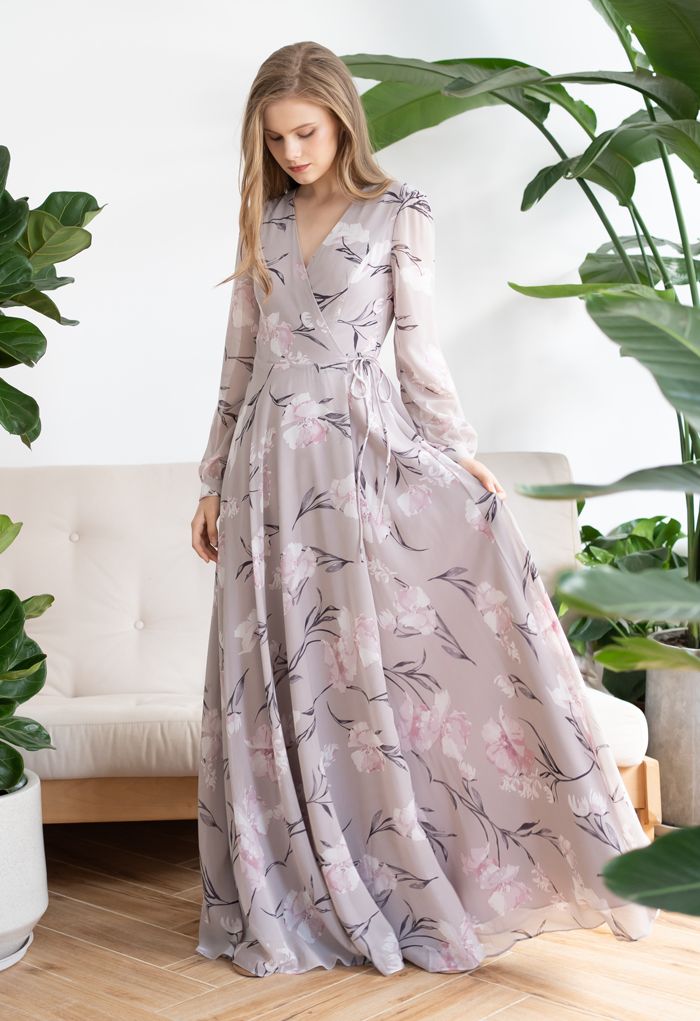 Impresionante vestido largo de gasa con estampado floral lavanda