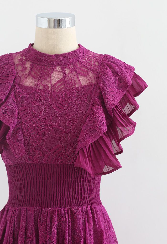 VESTIDO MIDI DE ENCAJE SIN MANGAS CON VOLANTES EN ESCALADA en magenta