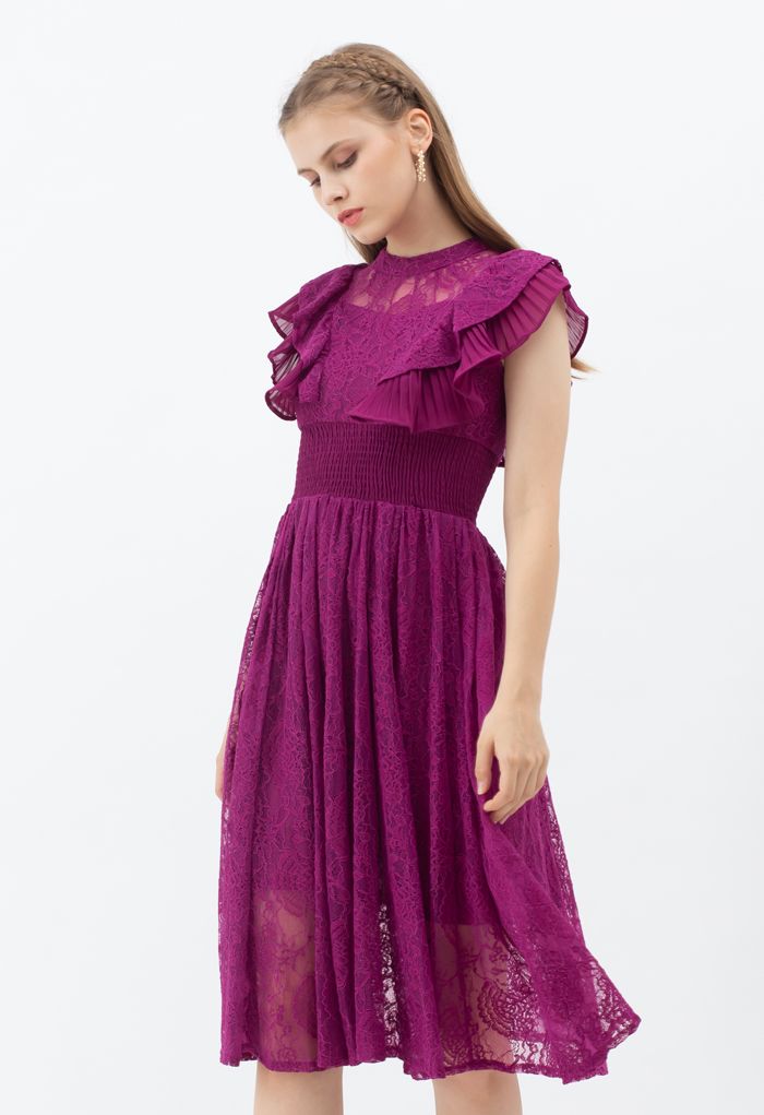 VESTIDO MIDI DE ENCAJE SIN MANGAS CON VOLANTES EN ESCALADA en magenta