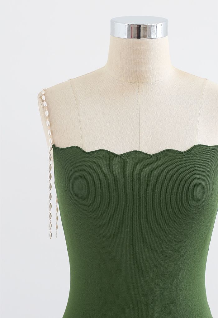 Vestido camisero de punto ajustado con tirantes de perlas en verde