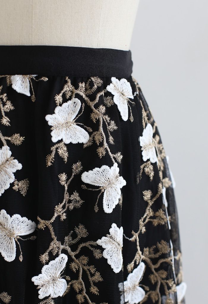 Falda de tul de doble capa con bordado de mariposas en 3D en negro