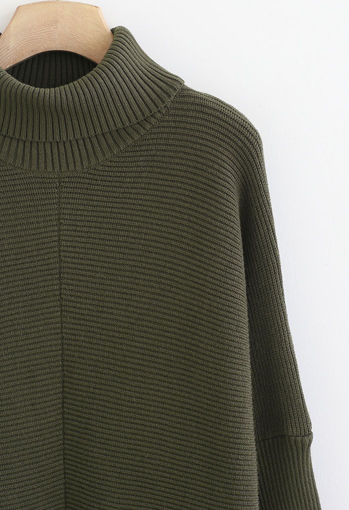 Suéter Hi-Lo sin esfuerzo con cuello alto y manga de murciélago en verde militar