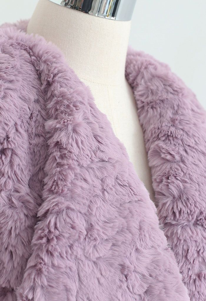 Abrigo de piel sintética ceñida con solapa ancha en violeta