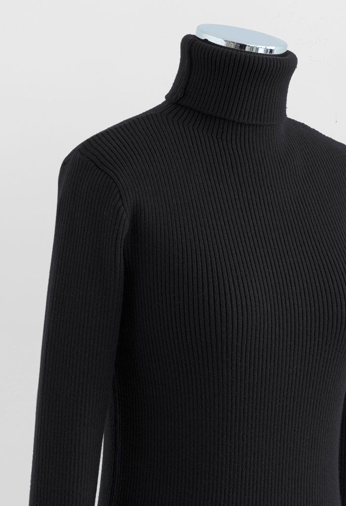 Top de punto de canalé de manga larga con cuello alto en negro