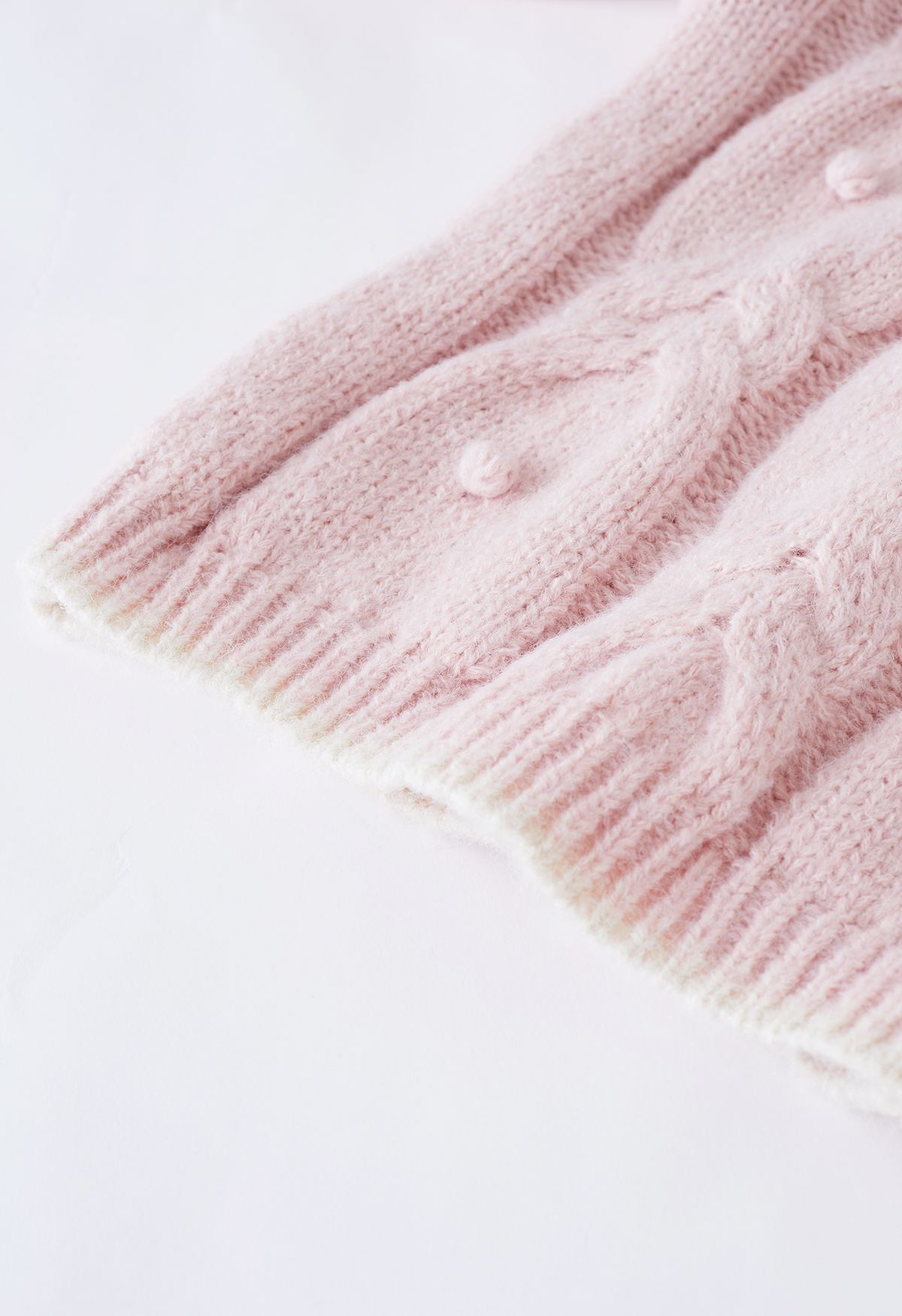 Suéter de punto ochos con pompones y borde en contraste en rosa