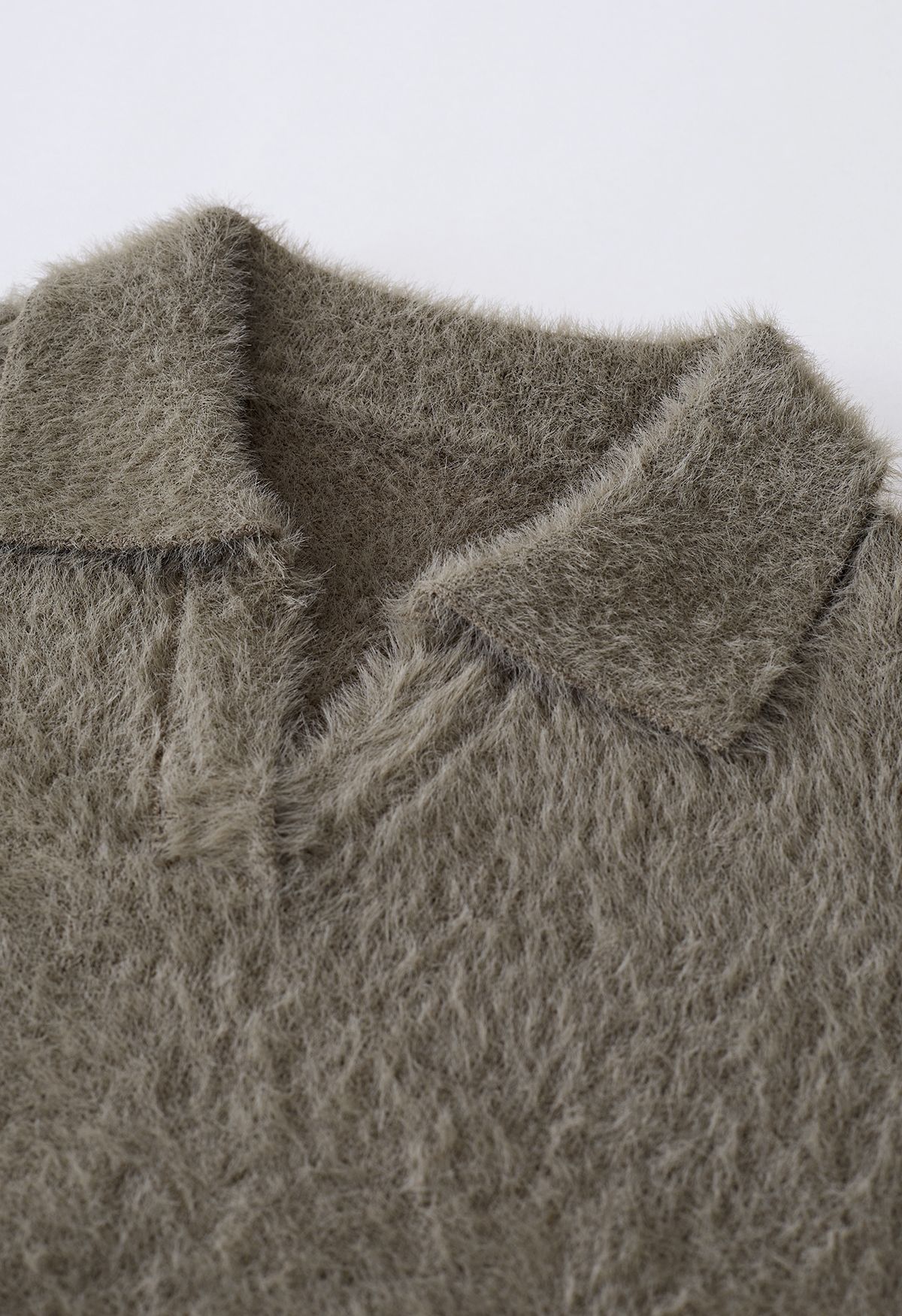 Suéter de punto difuso con cuello en V en gris topo