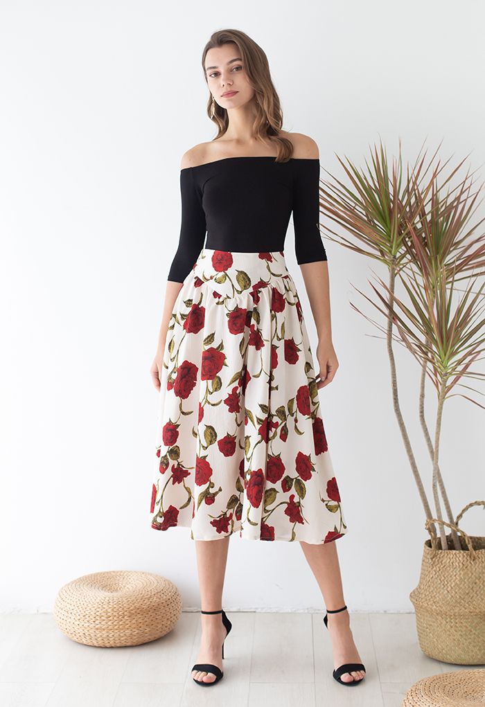 Falda midi acampanada con estampado de rosas rojas Serene