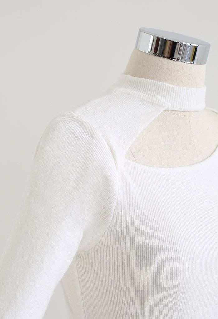 Top de punto de manga corta con cuello halter recortado en blanco