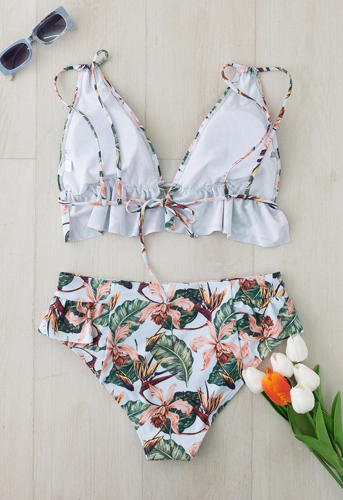 Conjunto de bikini triangular con volantes y estampado botánico