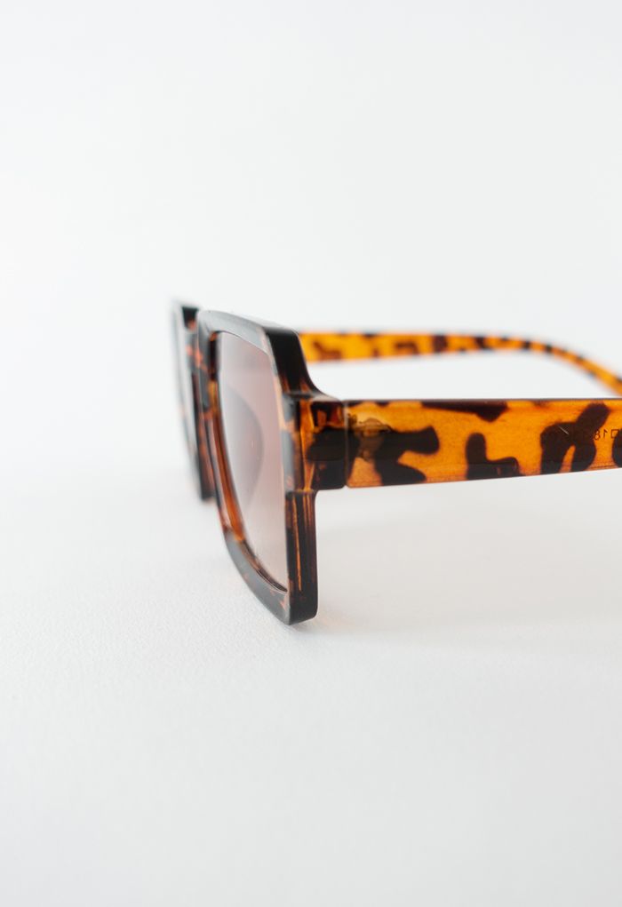 Gafas de sol con montura cuadrada y borde completo en leopardo