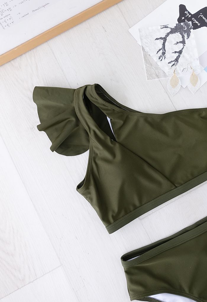 Conjunto de bikini de un solo hombro con volantes en verde militar