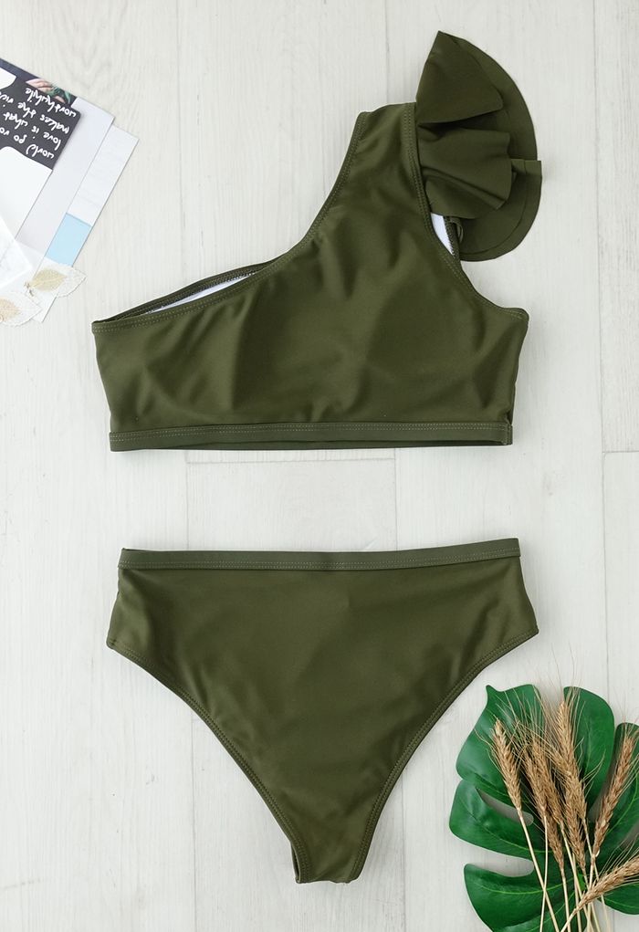 Conjunto de bikini de un solo hombro con volantes en verde militar