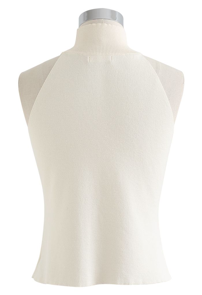 Camiseta sin mangas de punto ajustada con cuello halter en color crema