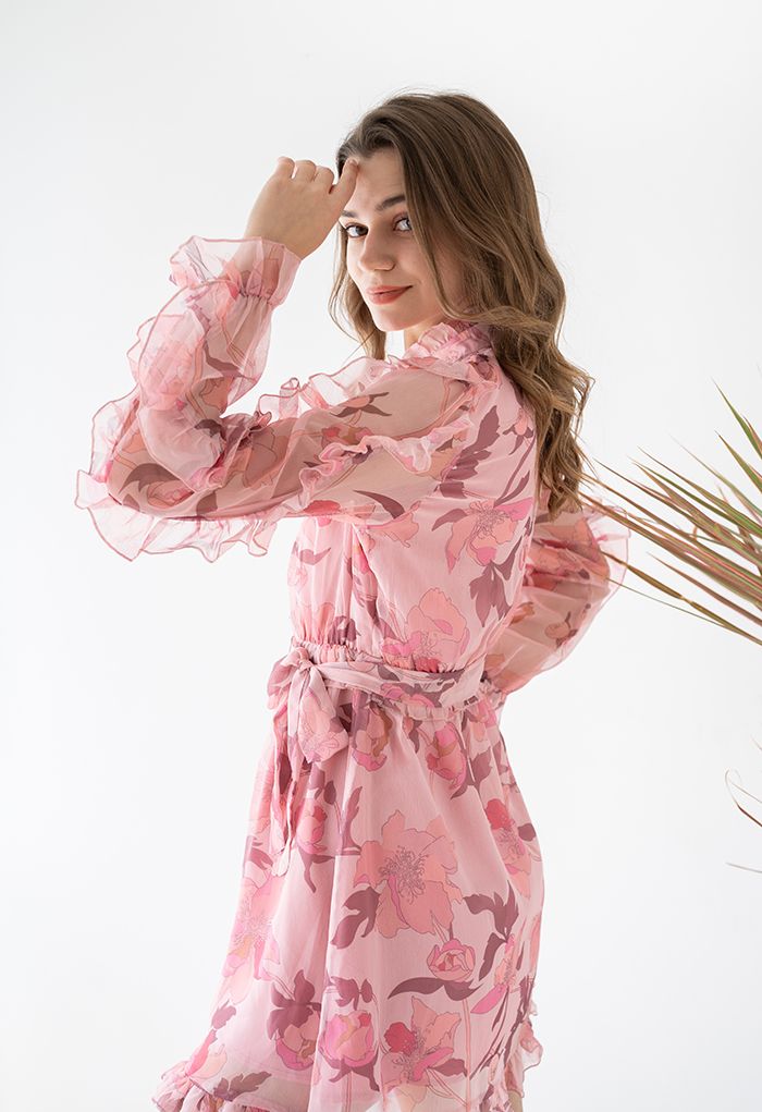 Vestido con cinturón con volante floral rosa rubor