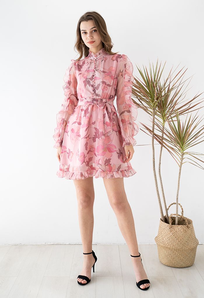 Vestido con cinturón con volante floral rosa rubor