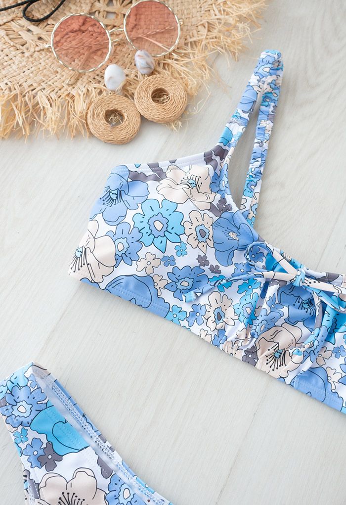 Conjunto de bikini con estampado de flores de dibujos animados