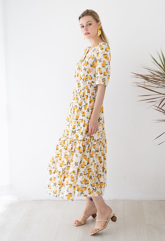 Vestido cruzado con volantes y estampado de limones de verano