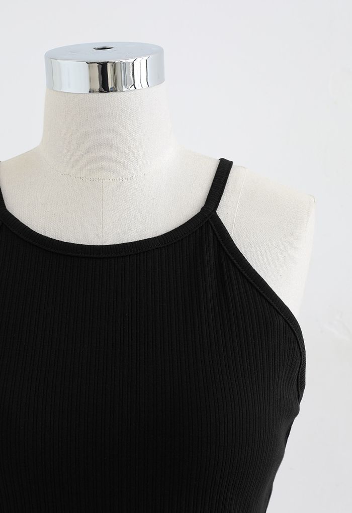 Top acanalado con cuello halter y espalda de nadador en negro