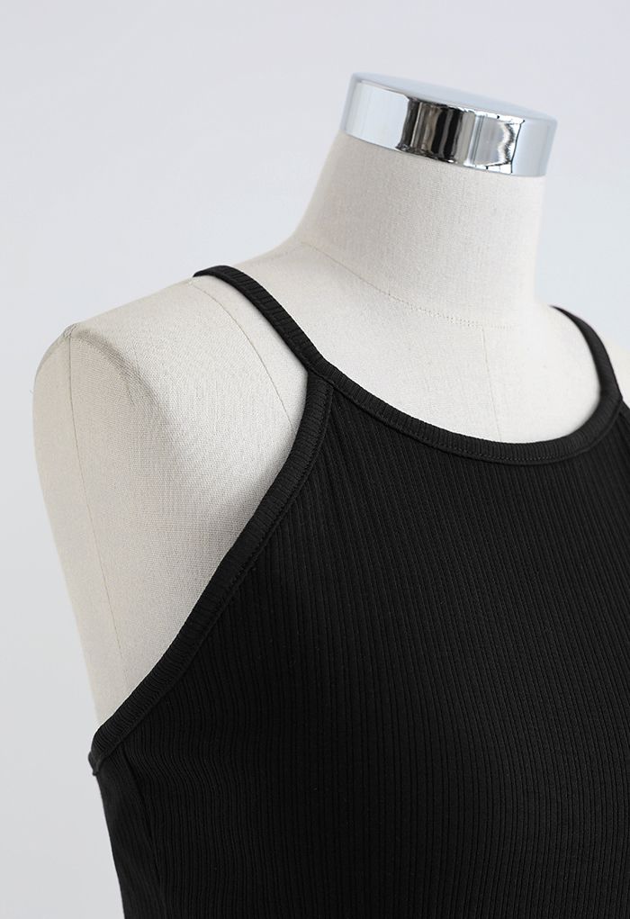 Top acanalado con cuello halter y espalda de nadador en negro