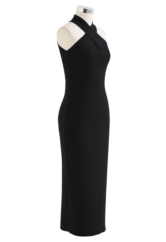 Vestido de punto ajustado con cuello halter entrecruzado en negro