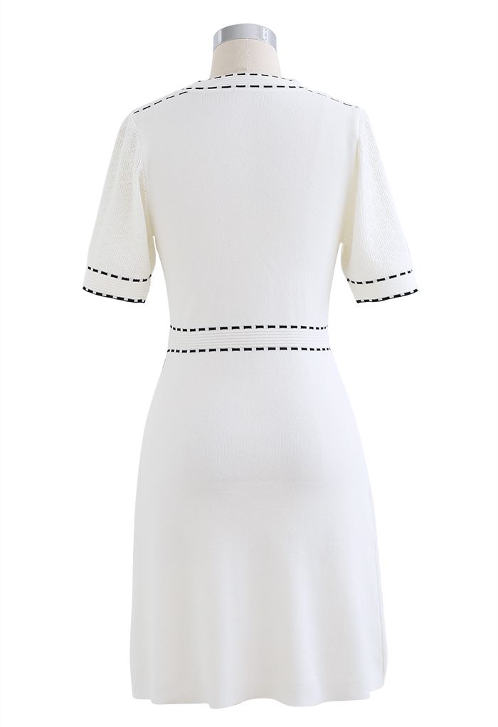 VESTIDO DE PUNTO CON BOTONES EXTRA CHIC EN BLANCO