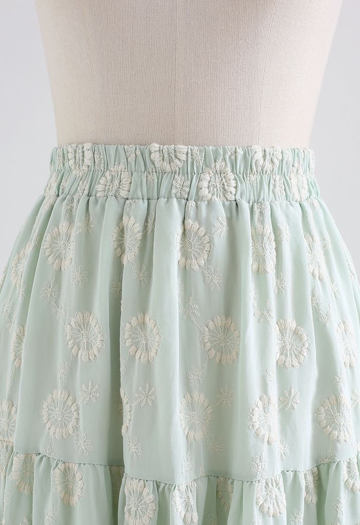 Falda midi con dobladillo con volantes florales bordados en menta