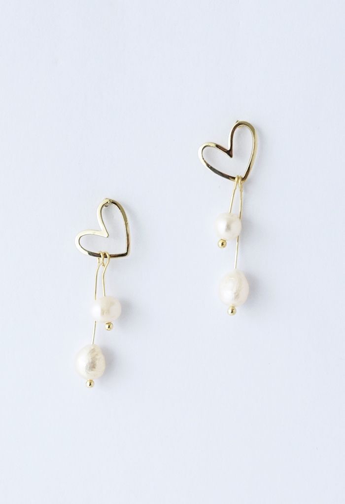 Aretes colgantes de perlas con corazón hueco