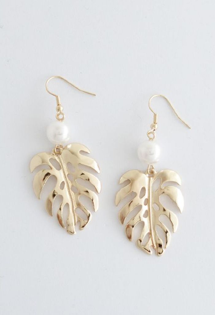 Aretes colgantes de hoja tropical y perla