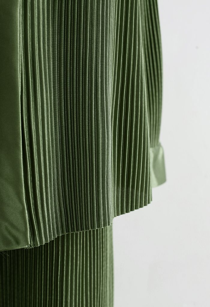 Conjunto completo de camisa y pantalón plisado plisado en verde militar