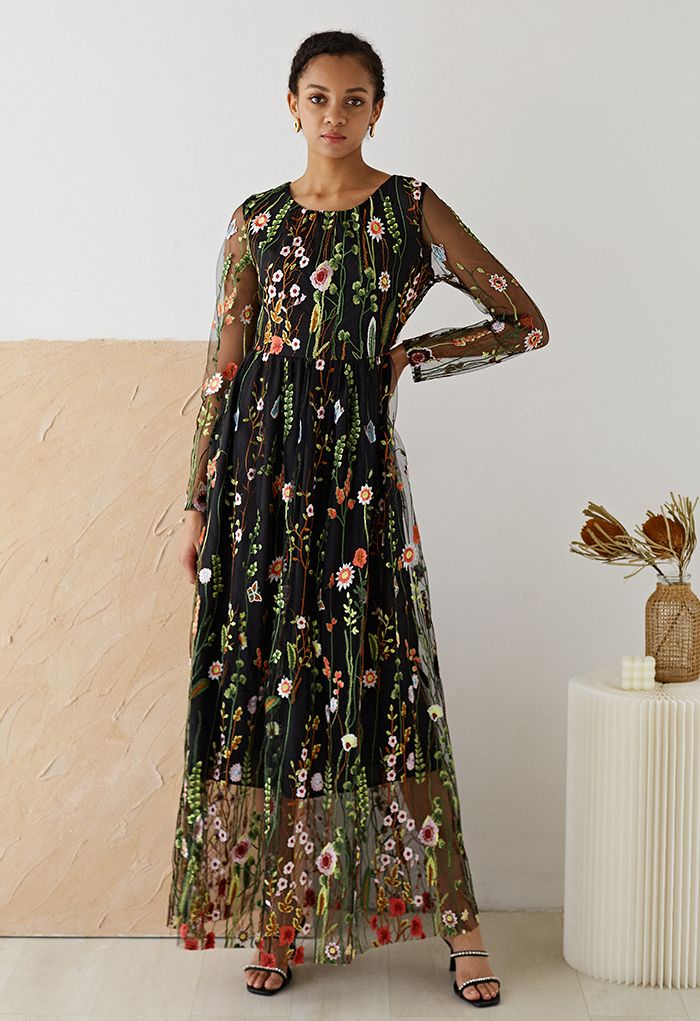 Vestido largo de malla bordada Lost in Flowering Fields en negro