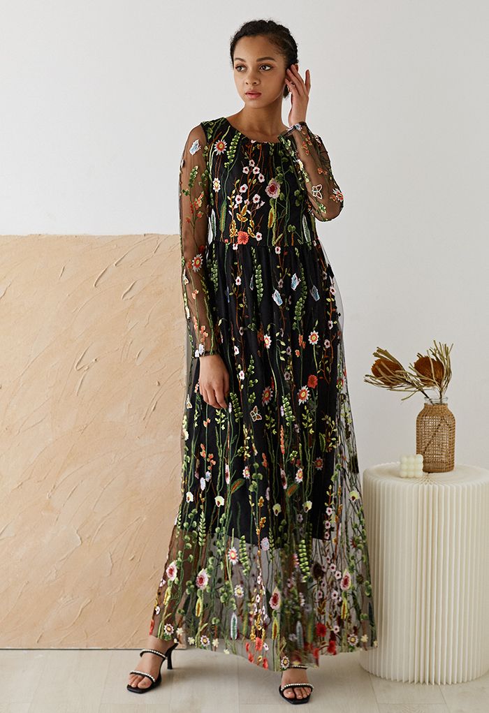 Vestido largo de malla bordada Lost in Flowering Fields en negro