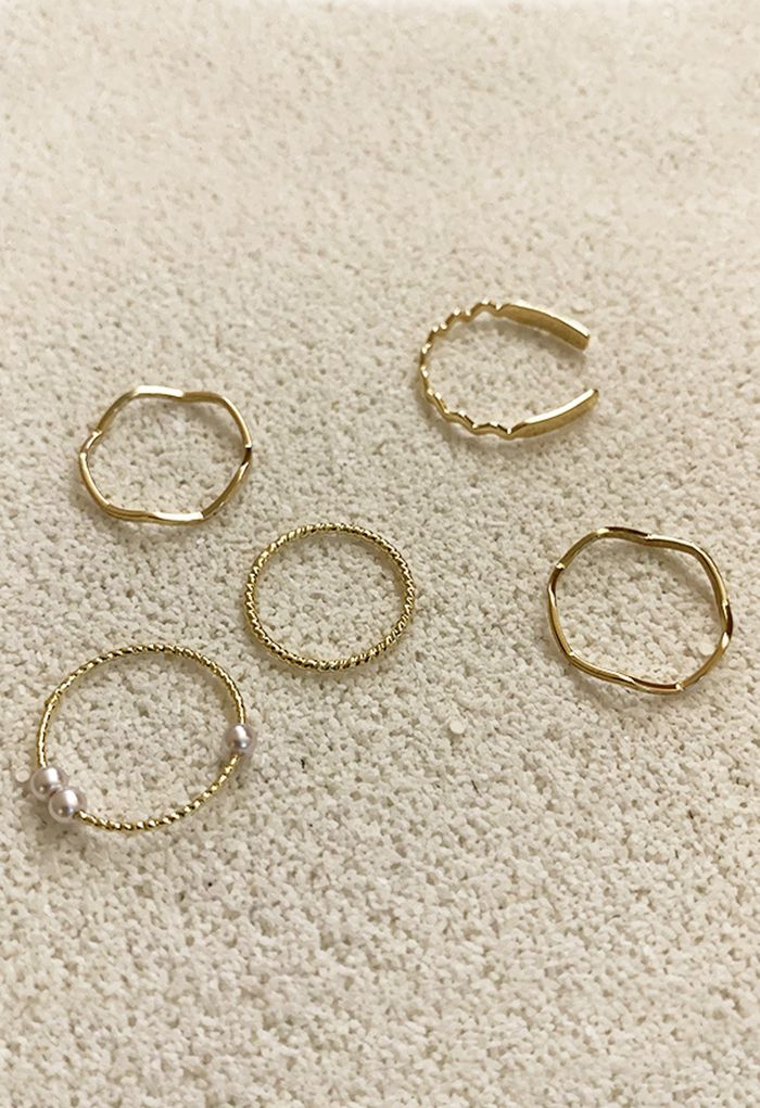 Anillos de oro perla simple de cinco piezas