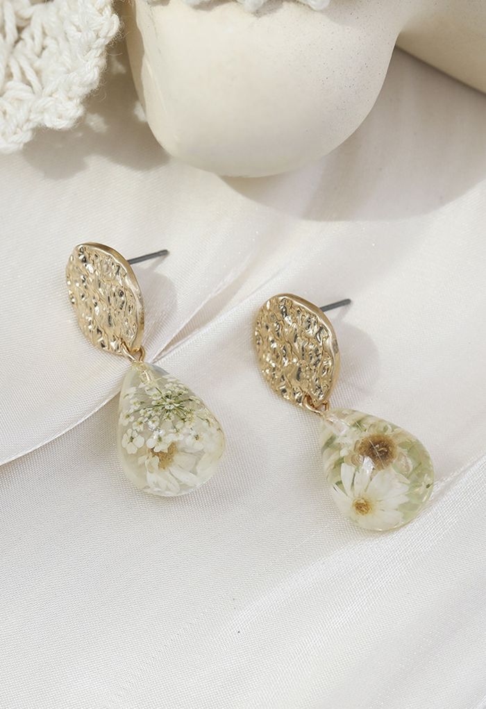 Pendientes de flores secas en forma de gota