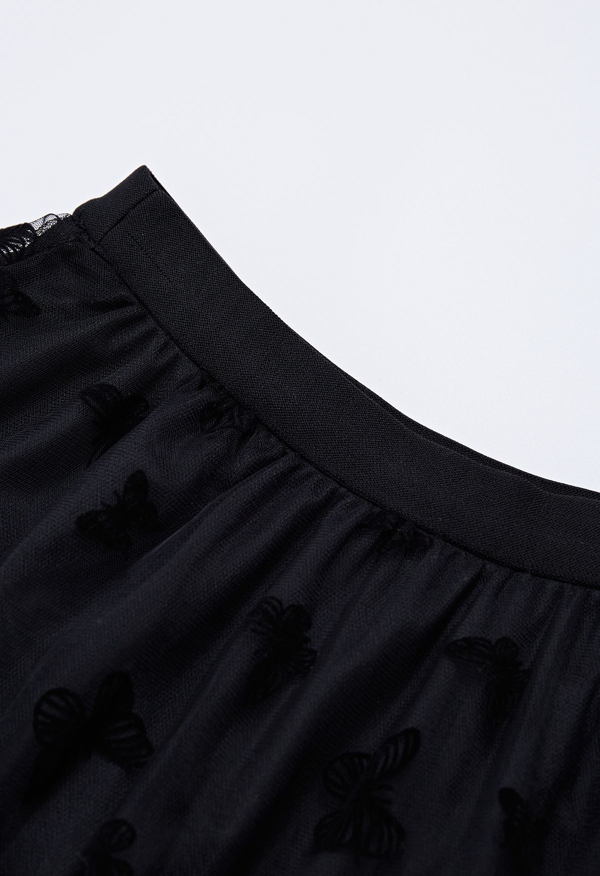 Falda midi de tul con malla de mariposa de terciopelo en negro