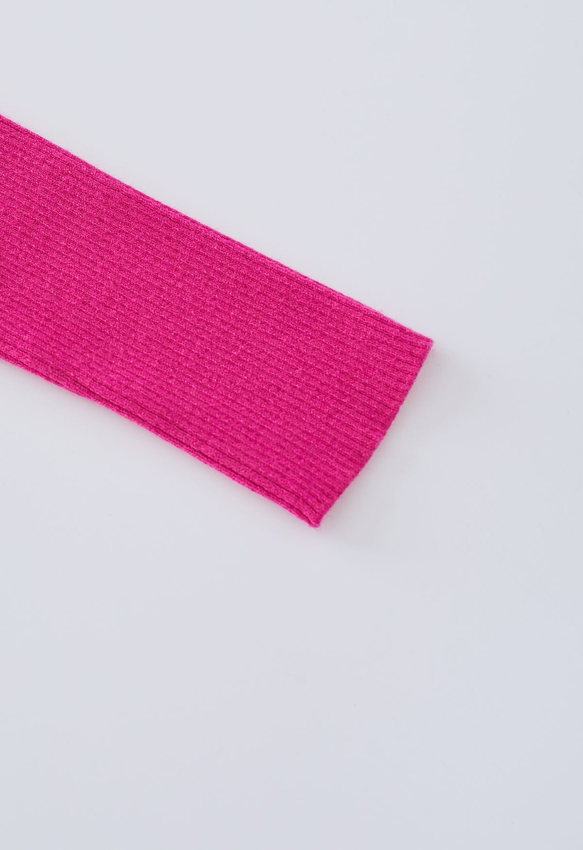 Conjunto de top corto de punto y falda larga con abertura alta en rosa intenso
