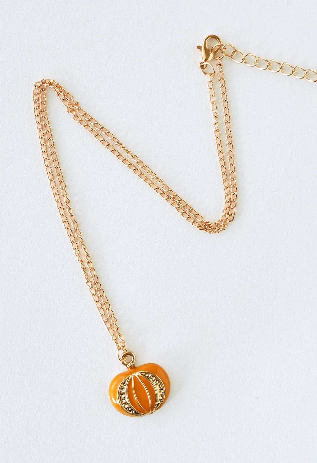 Collar con colgante de calabaza con corona