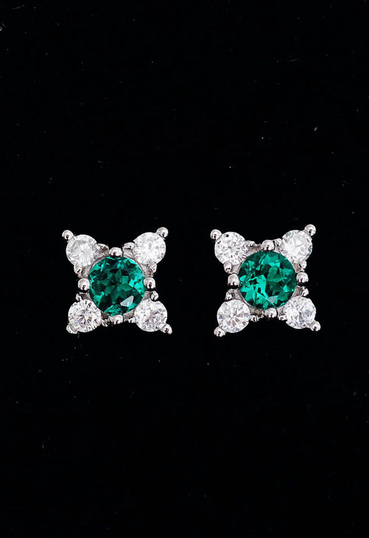 Aretes de gema de esmeralda estrella de cuatro ángulos