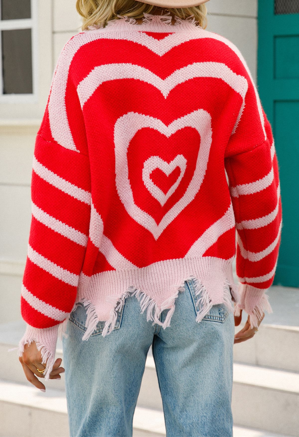 Suéter de punto con borde deshilachado de corazón multicapa en rojo