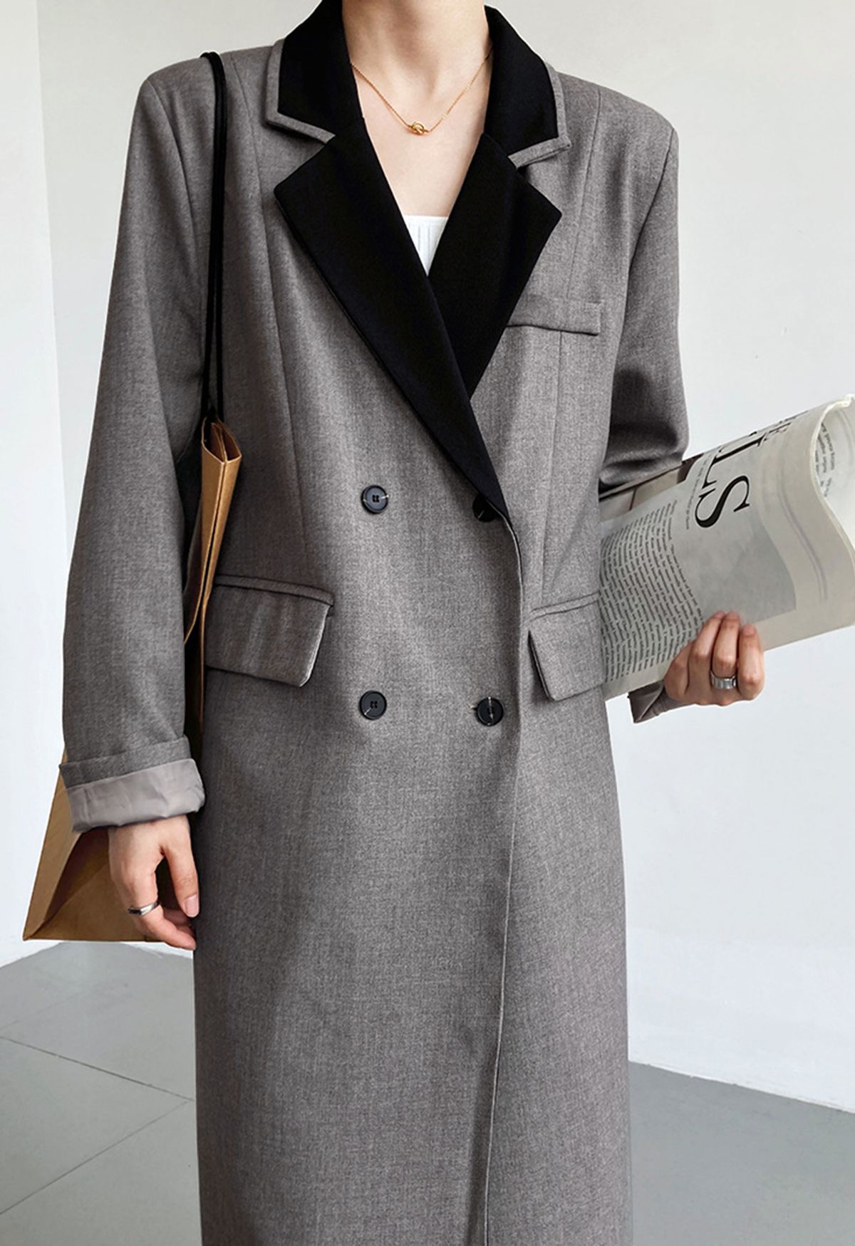 Abrigo largo de solapa con muesca en contraste en gris