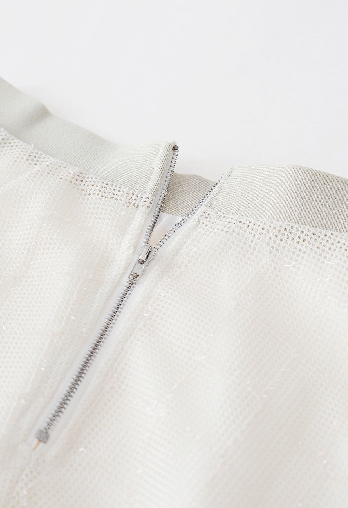 Falda de red de rombos con flecos brillantes en color crema