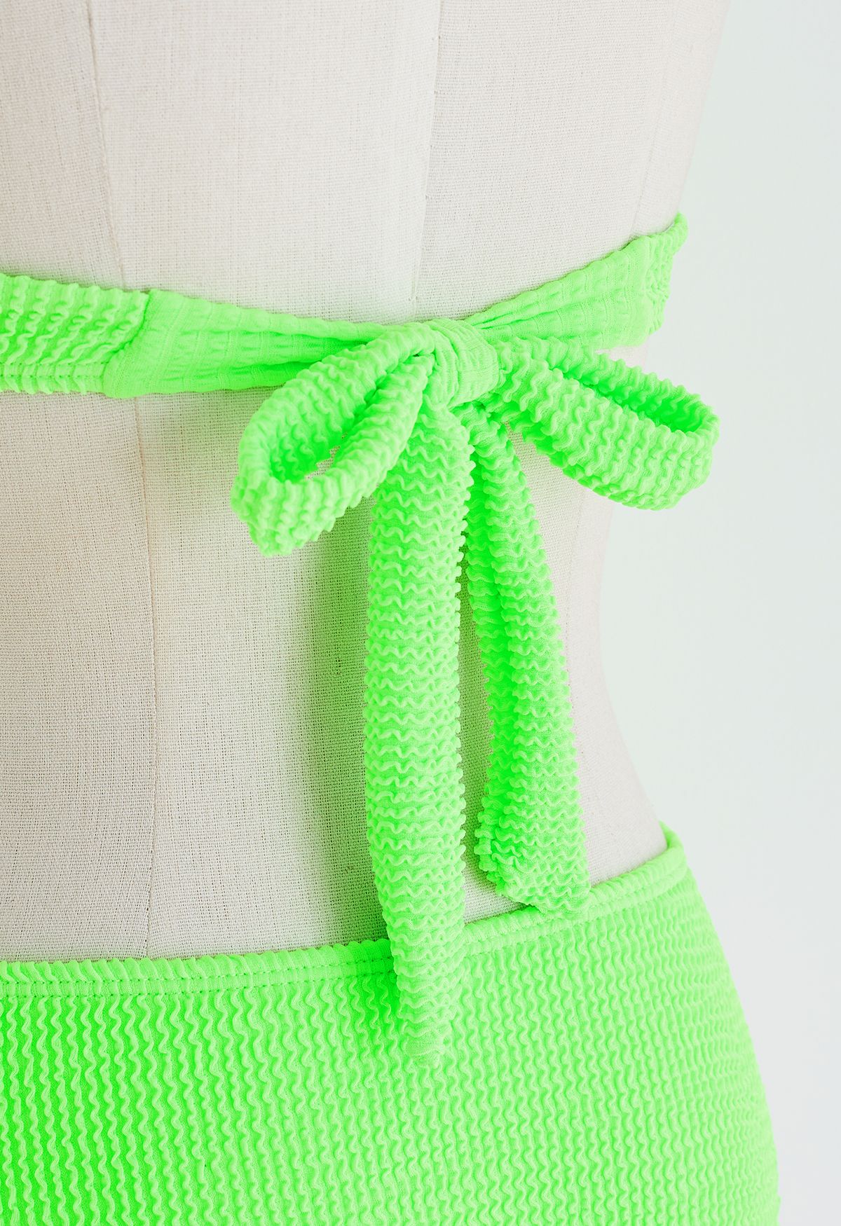 Conjunto de bikini de textura ondulada verde neón