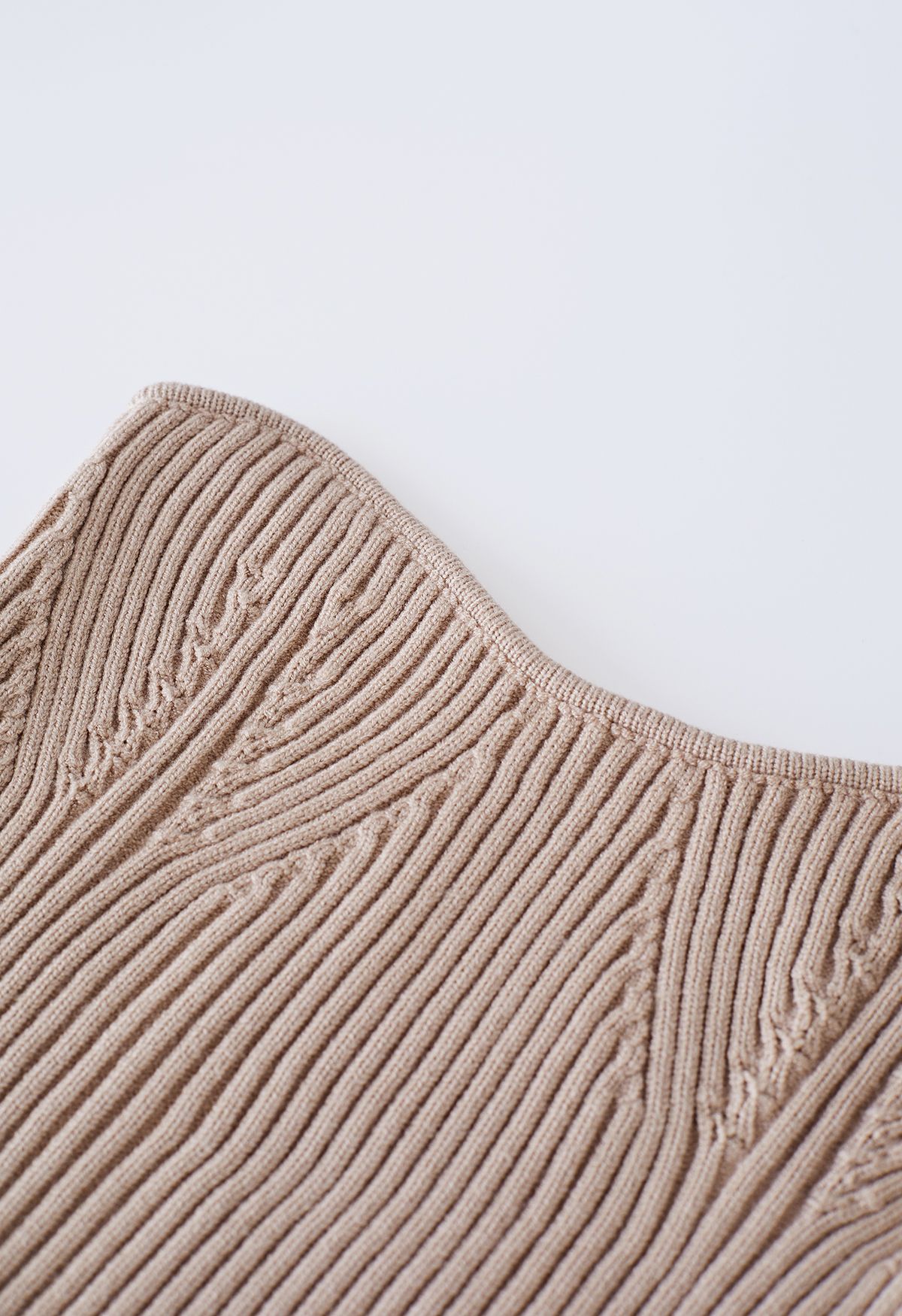Conjunto de top de punto sin tirantes y manga de suéter en color arena