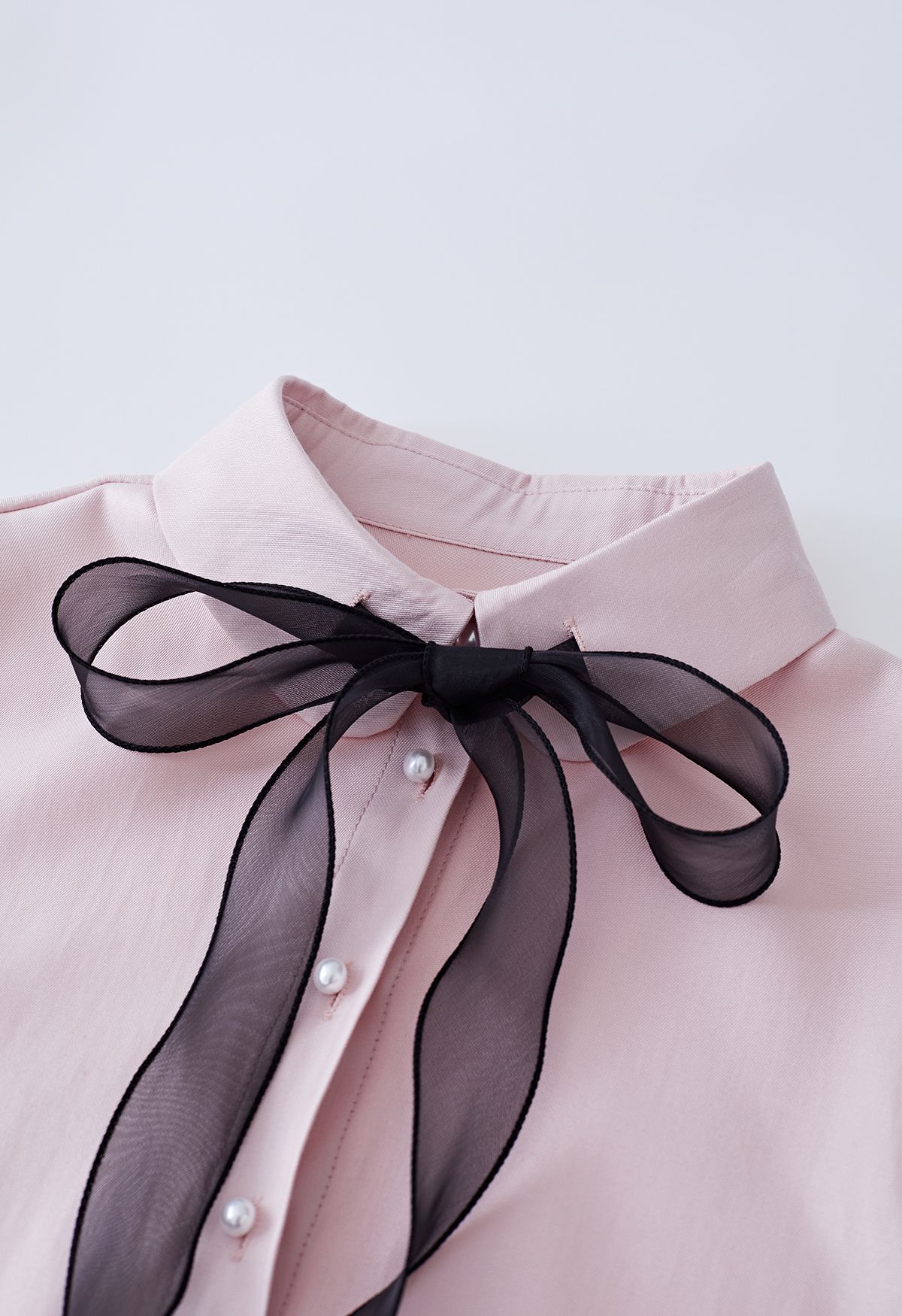 Camisa de organza con botones y lazo en rosa